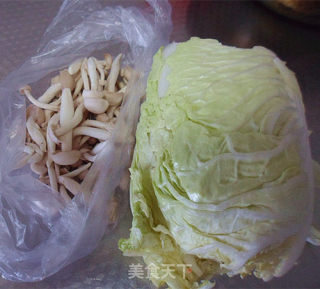蘑菇白菜面汤的做法步骤：1