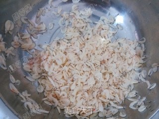 椒蒜虾皮的做法步骤：1
