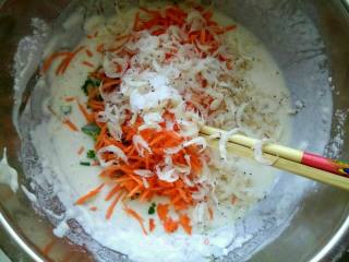 胡萝卜虾皮葱花饼的做法步骤：2