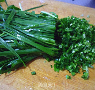 妈妈的味道——韭菜绿豆芽盒子的做法步骤：4