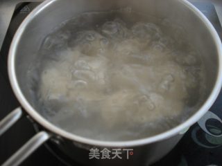 酸汤虾仁水饺的做法步骤：5