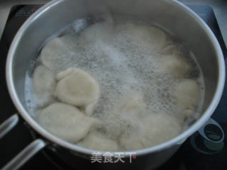 酸汤虾仁水饺的做法步骤：6