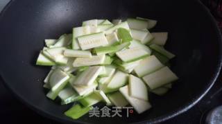 虾皮炒西葫芦的做法步骤：5