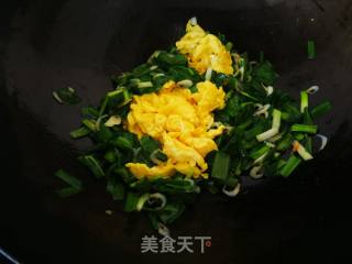 虾皮韭菜炒鸡蛋的做法步骤：8