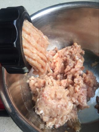 【温州】鱿鱼鲜肉汤饺的做法步骤：2