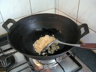 鲜香汤米线：一把虾皮 秒变高汤的做法步骤：8