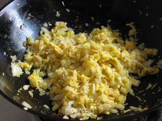 白菜虾皮炒鸡蛋的做法步骤：9