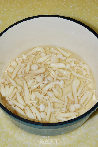 【裙带味噌汤】--冬季里最温暖的一碗汤的做法步骤：3