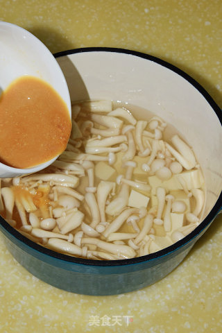 【裙带味噌汤】--冬季里最温暖的一碗汤的做法步骤：6
