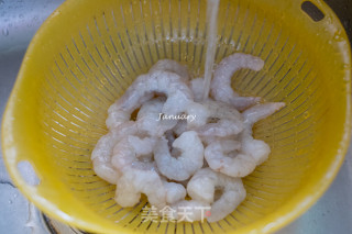 【上海】香草煎虾串的做法步骤：2