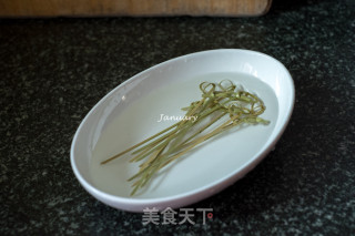 【上海】香草煎虾串的做法步骤：1