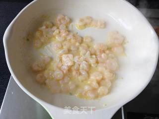 玉米豌豆炒虾仁的做法步骤：7