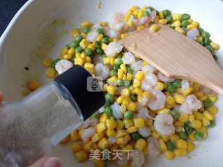 玉米豌豆炒虾仁的做法步骤：9