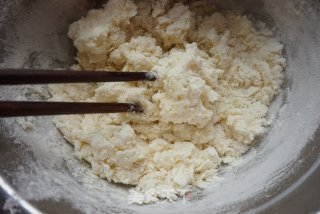 【天津】鲜虾鸡蛋卷饼的做法步骤：2