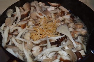 西餐中吃-菌菇蝴蝶面的做法步骤：3
