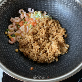 酱油虾仁炒饭的做法步骤：7