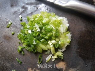 韭菜三鲜馄饨的做法步骤：4
