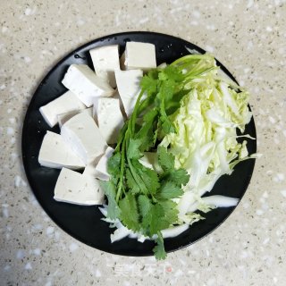 豆腐鸡蛋白菜羹的做法步骤：1