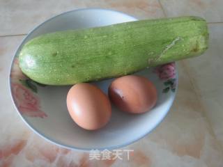 葫芦瓜煎蛋的做法步骤：1