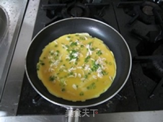 【营养早餐】虾皮鸡蛋卷的做法步骤：6