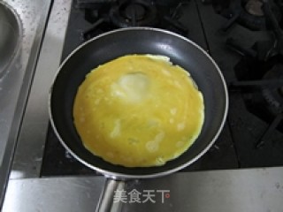 【营养早餐】虾皮鸡蛋卷的做法步骤：5
