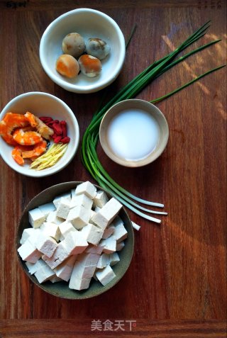 蛋黄烩豆腐的做法步骤：1