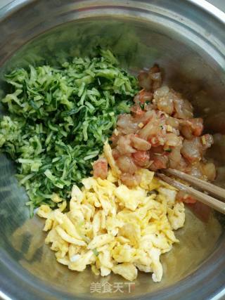 黄瓜鸡蛋虾仁水饺的做法步骤：3