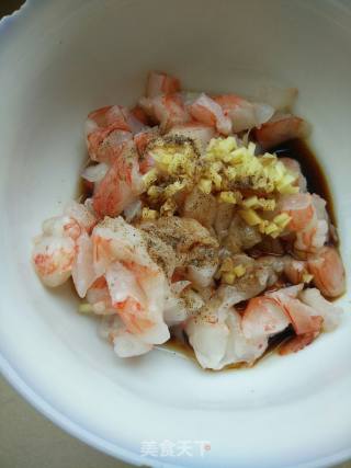 黄瓜鸡蛋虾仁水饺的做法步骤：2