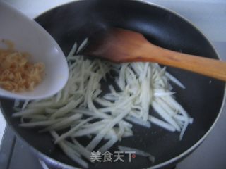 萝卜丝炒虾皮的做法步骤：4