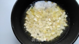 荠菜虾仁豆腐羹的做法步骤：7