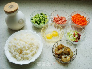 五彩虾仁炒饭的做法步骤：2