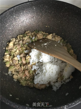 什锦豆腐炒饭的做法步骤：6