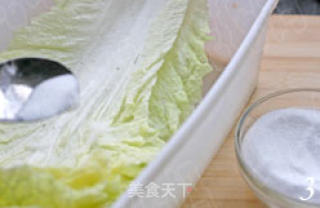韩国美食中最受中国人喜爱的一味 韩式辣白菜的做法步骤：3