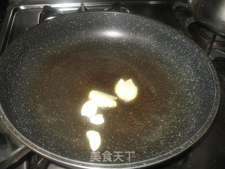 西葫芦虾皮炒蘑菇的做法步骤：5