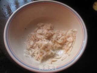 西葫芦虾皮炒蘑菇的做法步骤：4