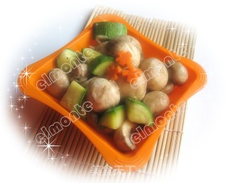 西葫芦虾皮炒蘑菇的做法步骤：9