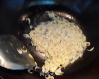 【徽菜】——————韭菜虾皮炒鸡蛋的做法步骤：3