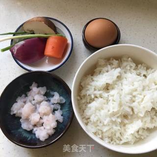 洋葱虾仁炒饭的做法步骤：1