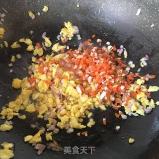 洋葱虾仁炒饭的做法步骤：9