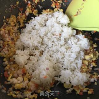 洋葱虾仁炒饭的做法步骤：11