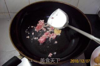 早餐精典制作《芹菜虾皮.蘑菇鸡丁菜炒饭》的做法步骤：51