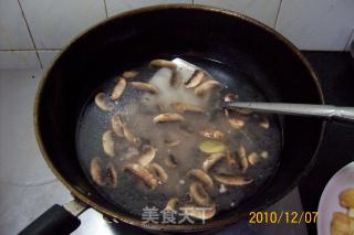 早餐精典制作《芹菜虾皮.蘑菇鸡丁菜炒饭》的做法步骤：54