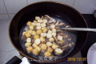 早餐精典制作《芹菜虾皮.蘑菇鸡丁菜炒饭》的做法步骤：55