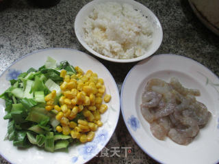 玉米粒青菜虾仁炒饭的做法步骤：1