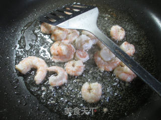 玉米粒青菜虾仁炒饭的做法步骤：3