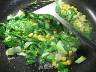 玉米粒青菜虾仁炒饭的做法步骤：4
