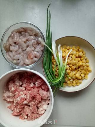 虾仁玉米水饺的做法步骤：1