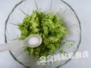 黄瓜柳叶饺的做法步骤：3