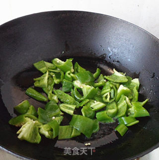 秋葵青椒炒虾仁的做法步骤：3