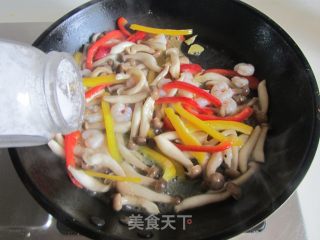 彩椒虾仁蟹味菇的做法步骤：8